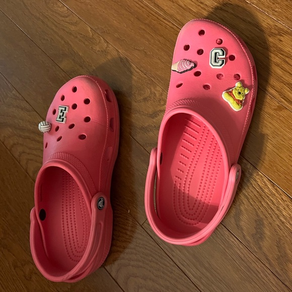 Pink Women’s Crocs with 5 charms - Picture 3 of 5